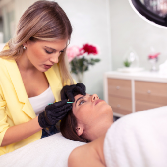 ASCP member tweezes Brows