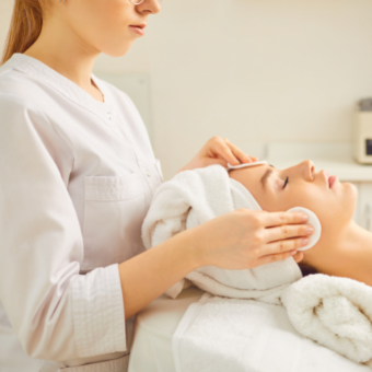 ASCP member performs a facial